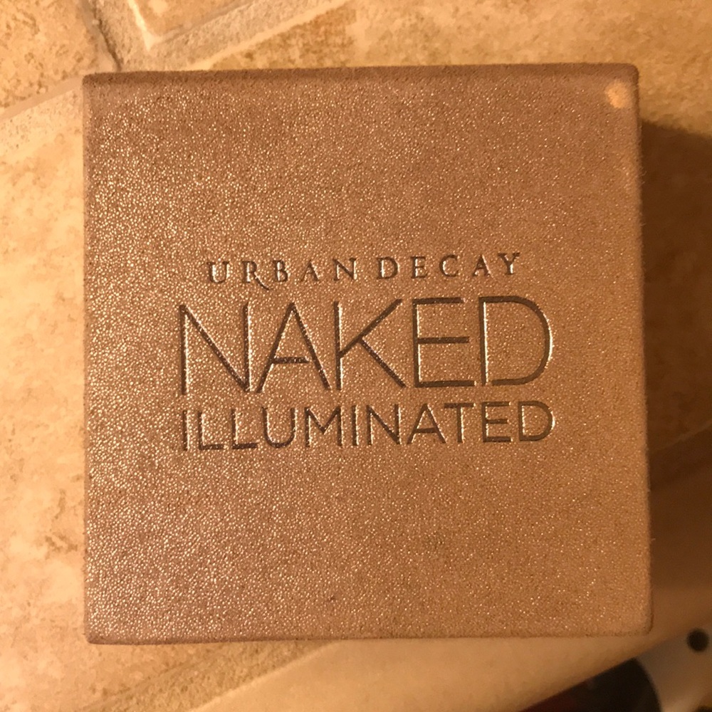 Urban Decay Naked illuminated